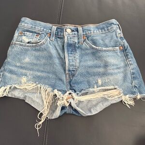 Levi Strauss Co Jeans shorts size 27
Distressed light blue jeans